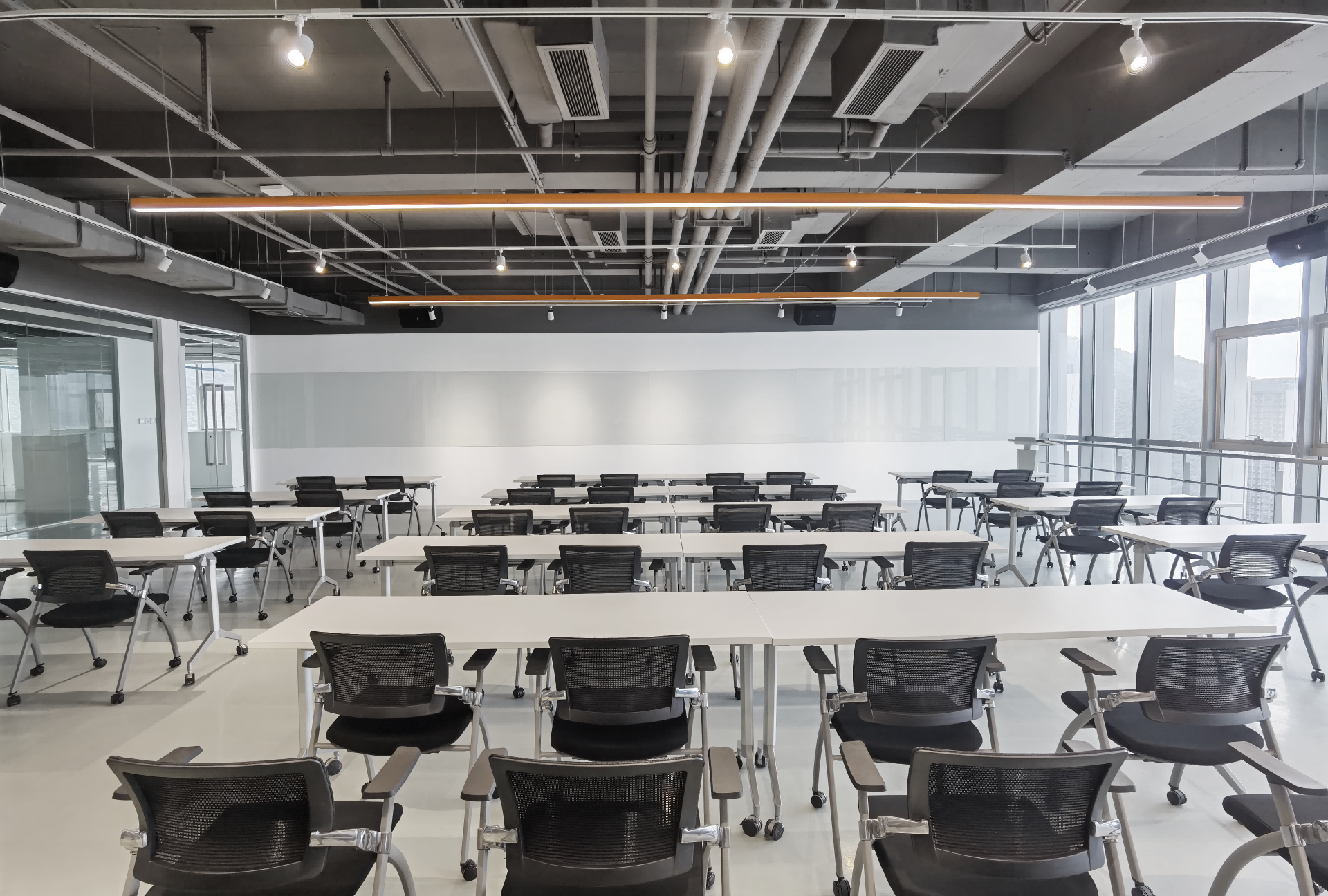 38 培训聚会室(1).png